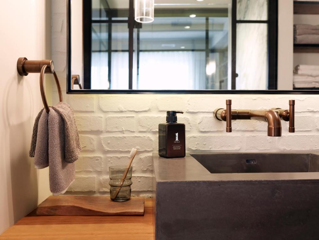 Deluxe King Room with City View