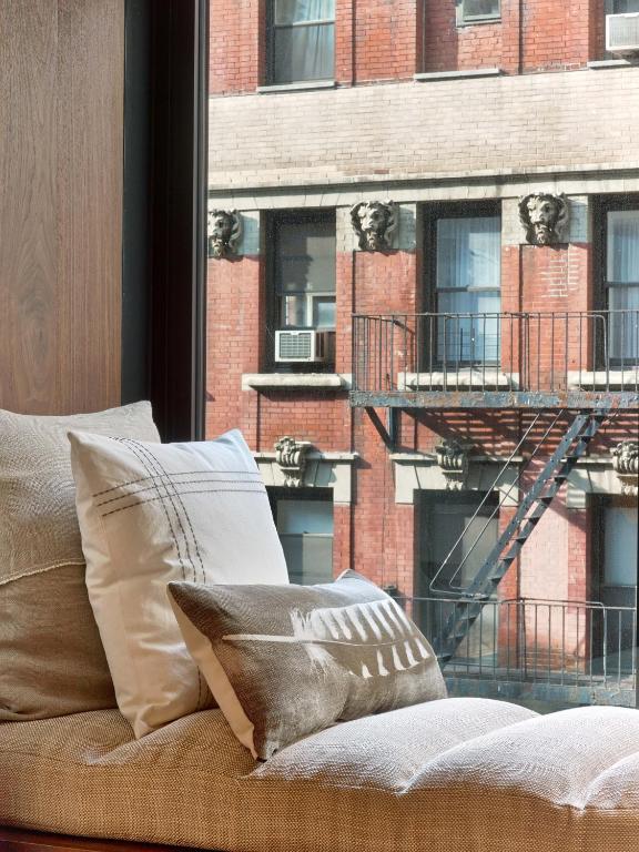 Superior King Room with City View