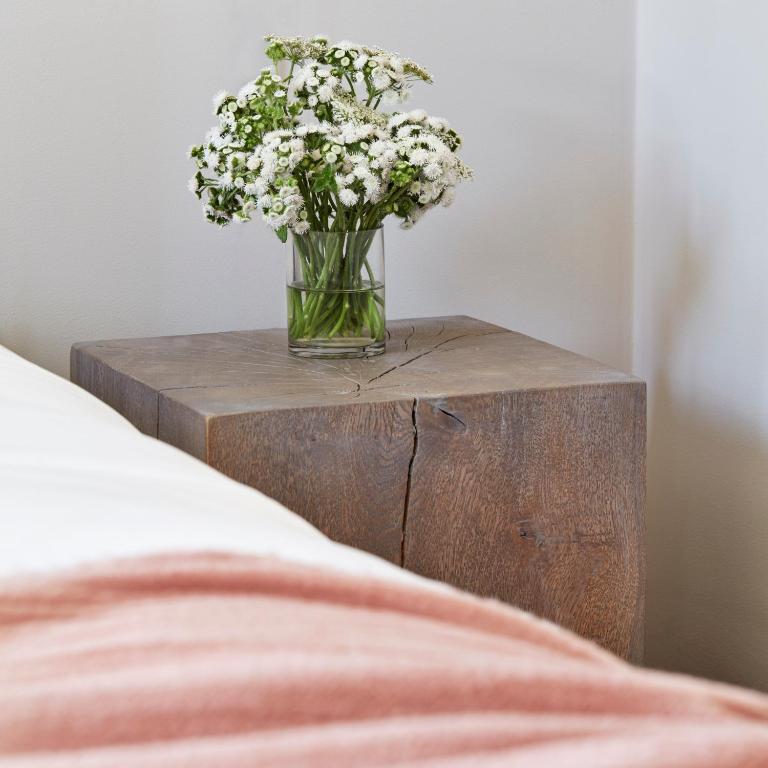 Corner Studio with King Bed