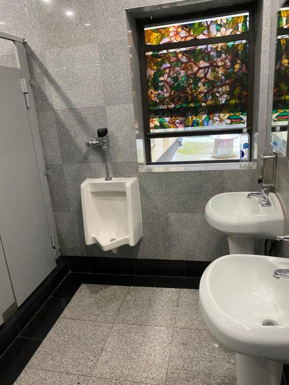 Apartment With Shared Bathroom