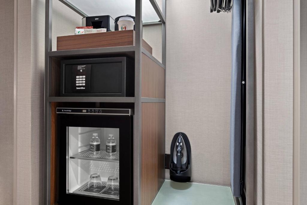 Double Room with Two Double Beds – River View – Non-Smoking