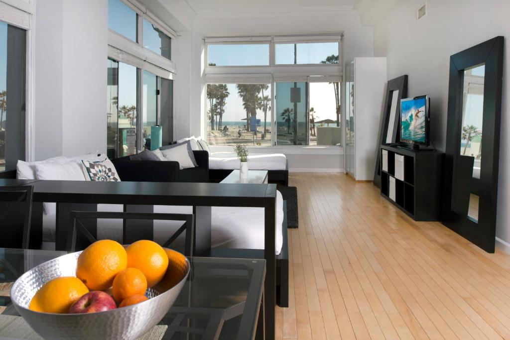 Large Oceanfront Studio