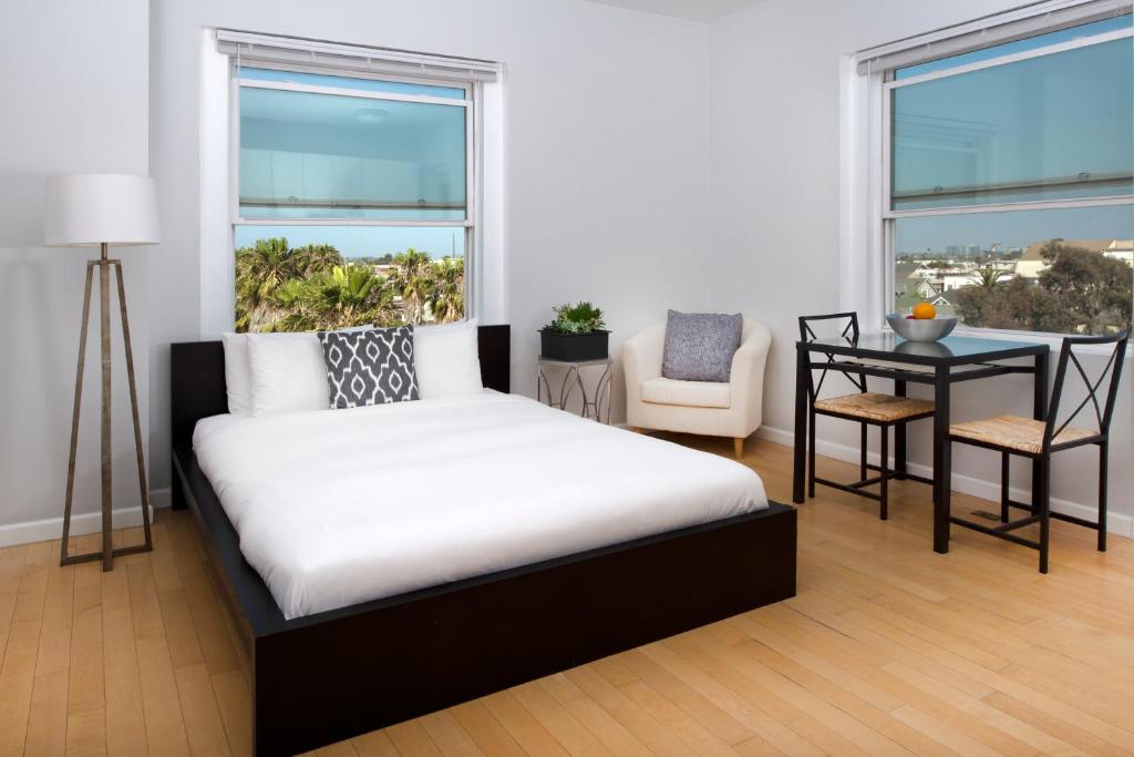 Studio with Partial Ocean View