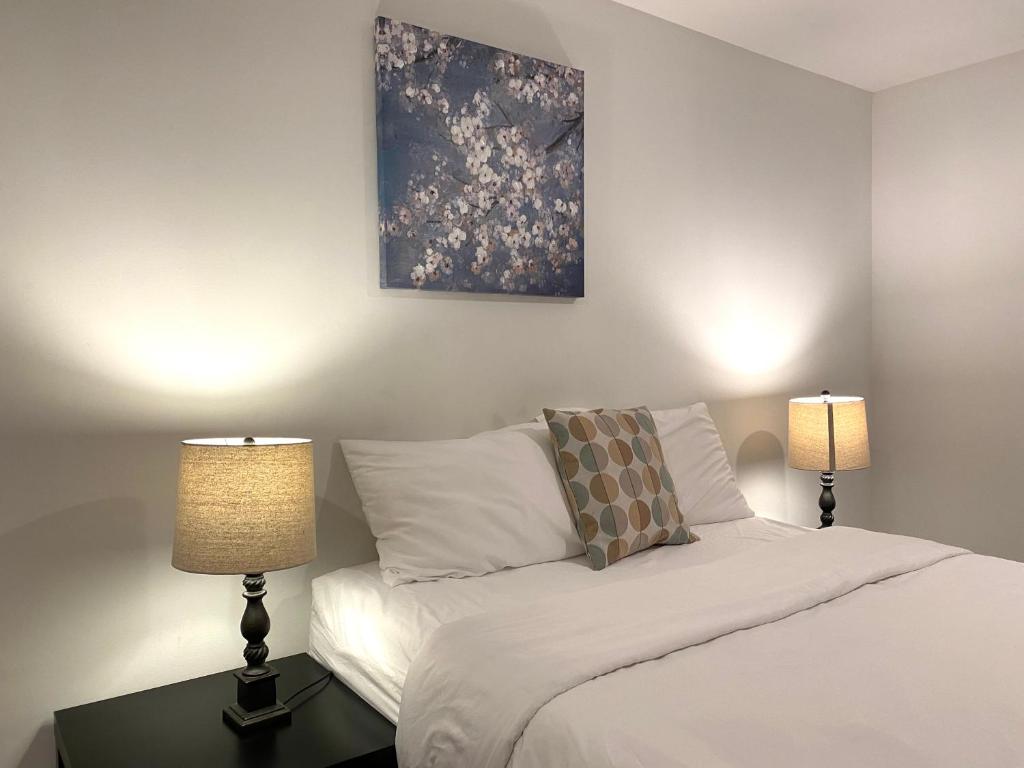 Queen Room with Shared Bathroom