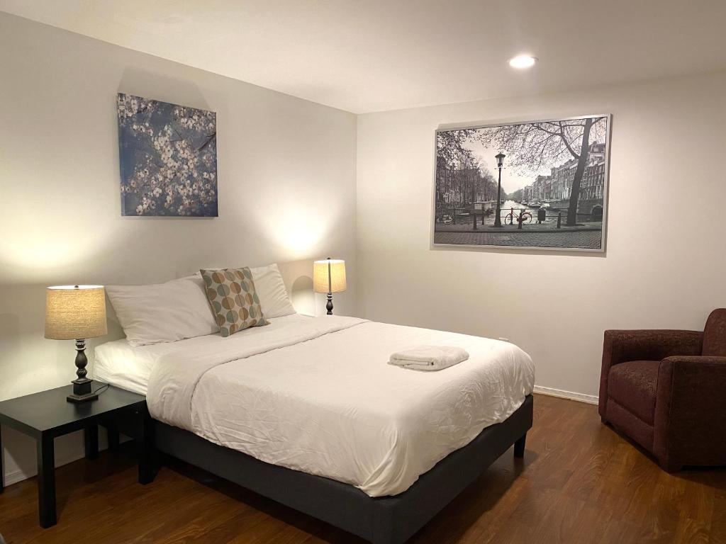 Queen Room with Shared Bathroom