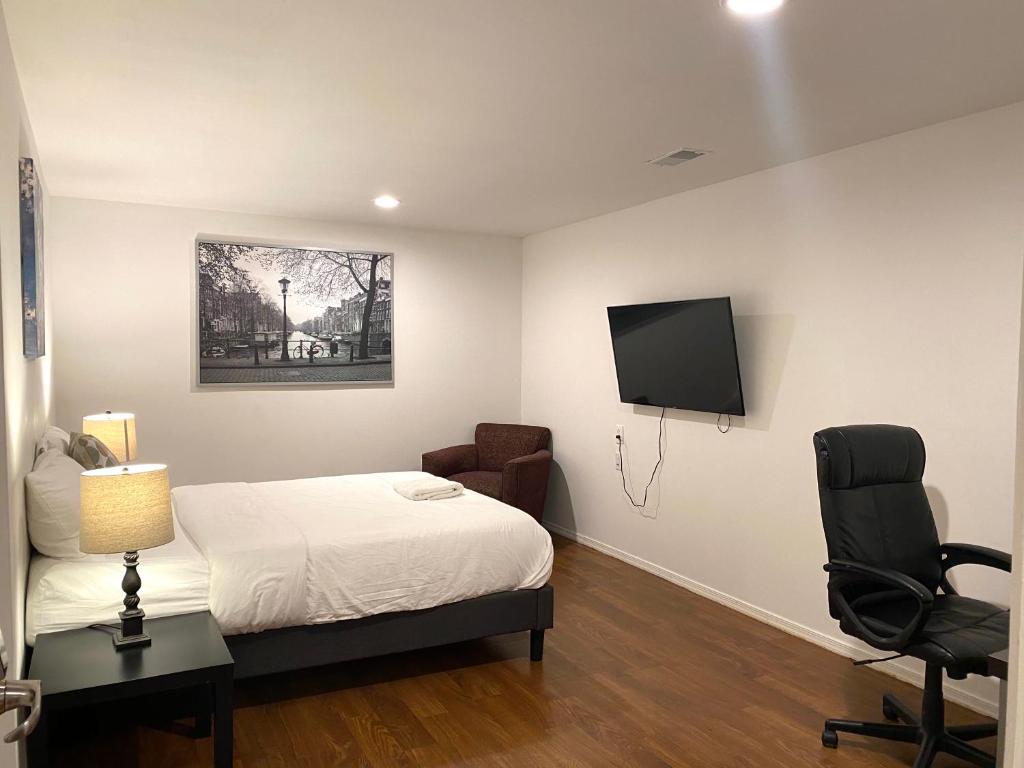 Queen Room with Shared Bathroom