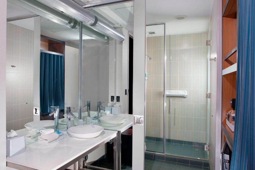 Aloft Guest room 2 Queen