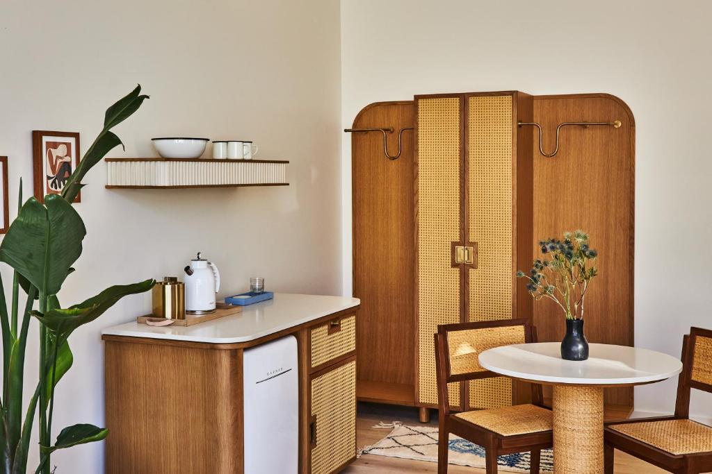 King Studio with Sofa Bed