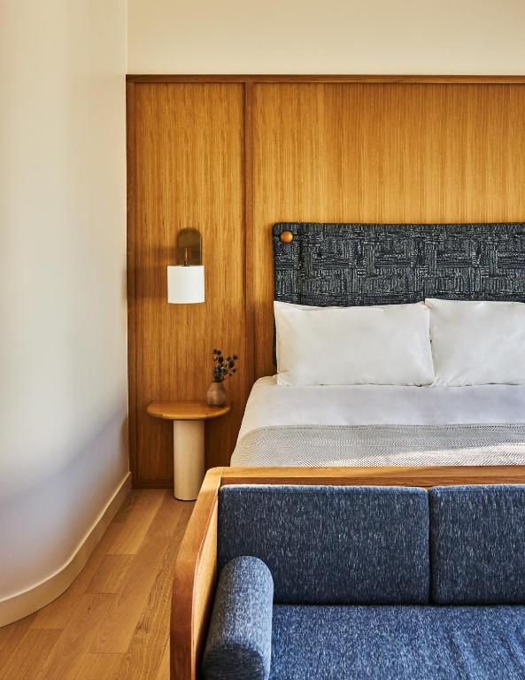 King Studio with Sofa Bed