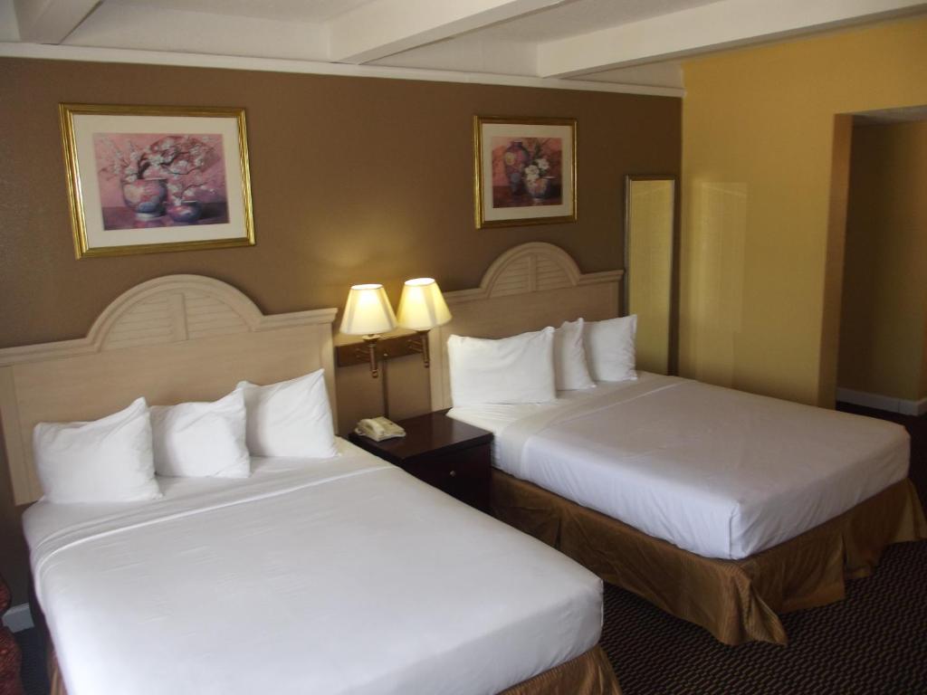 Standard Queen Room with Two Queen Beds