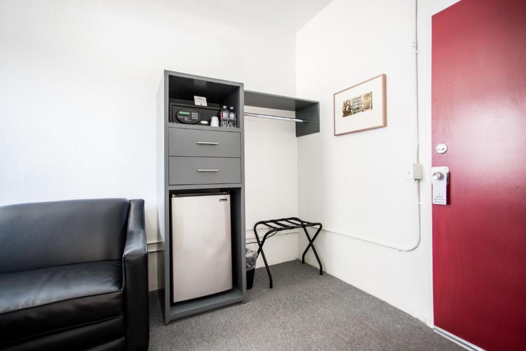 One-Bedroom Suite with Shared Bath