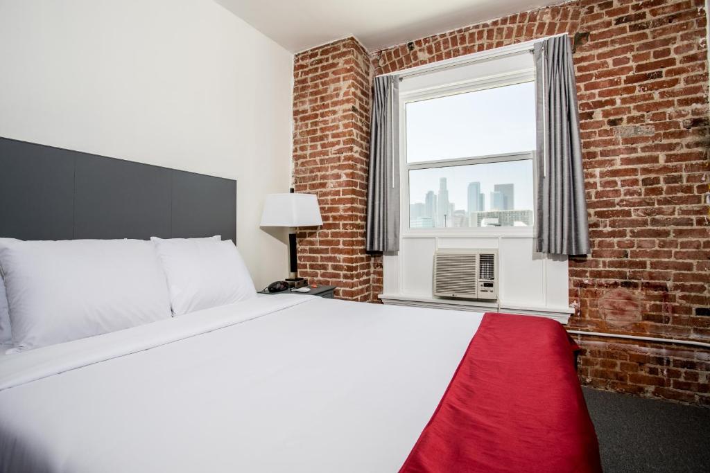 One-Bedroom Suite with Shared Bath