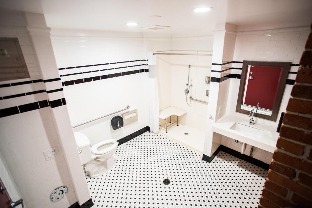 One-Bedroom Suite with Shared Bath