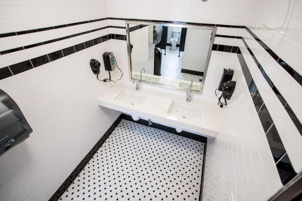 One-Bedroom Suite with Shared Bath