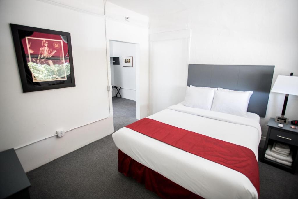 One-Bedroom Suite with Shared Bath