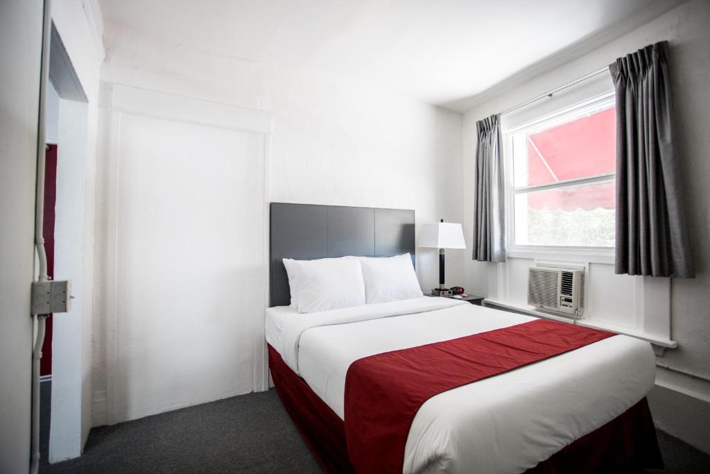 One-Bedroom Suite with Shared Bath