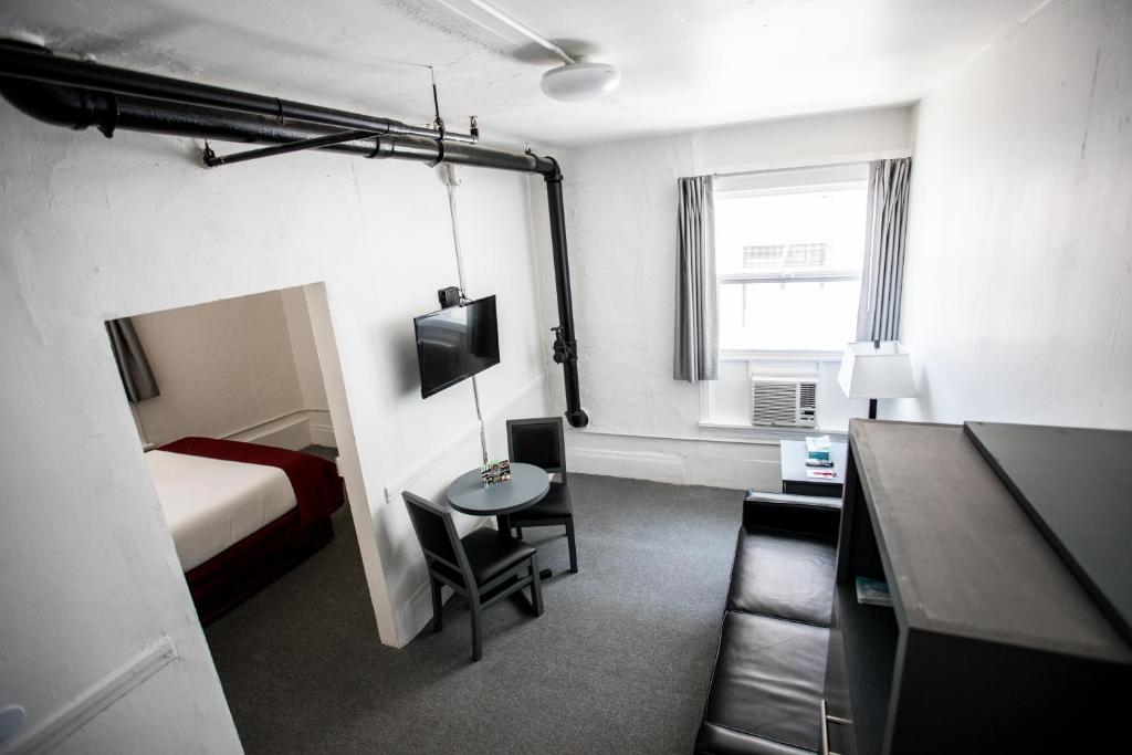 One-Bedroom Suite with Shared Bath