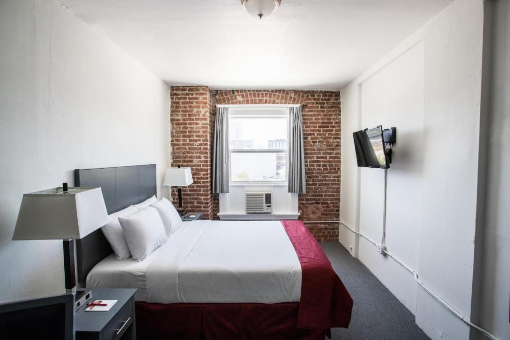 Queen Room with Shared Bathroom