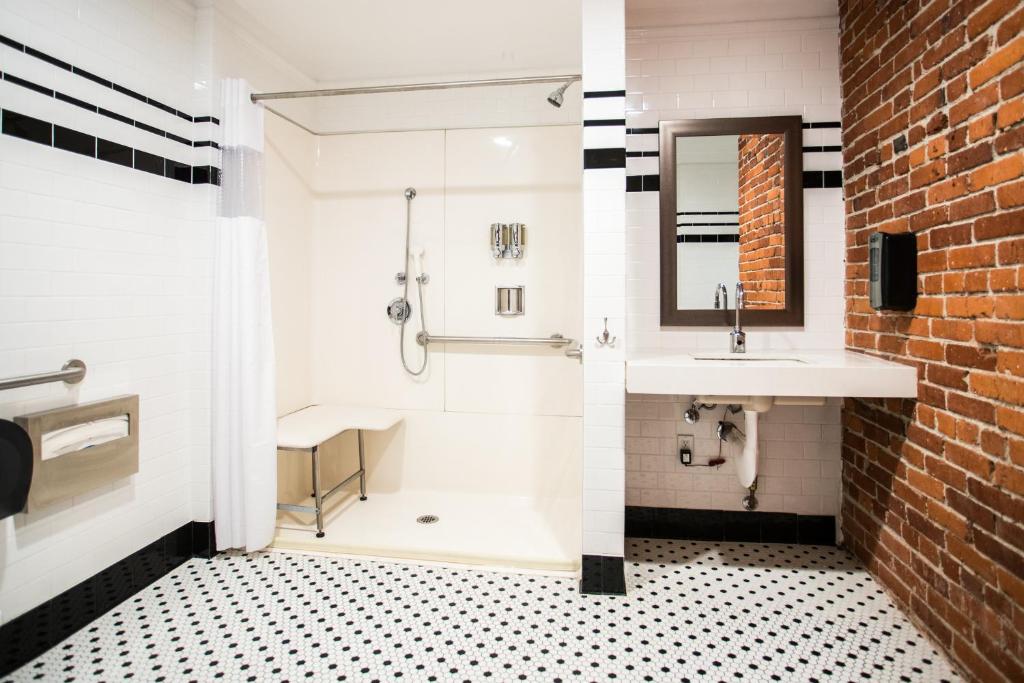 Queen Room with Shared Bathroom