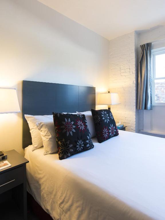 Queen Room with Shared Bathroom