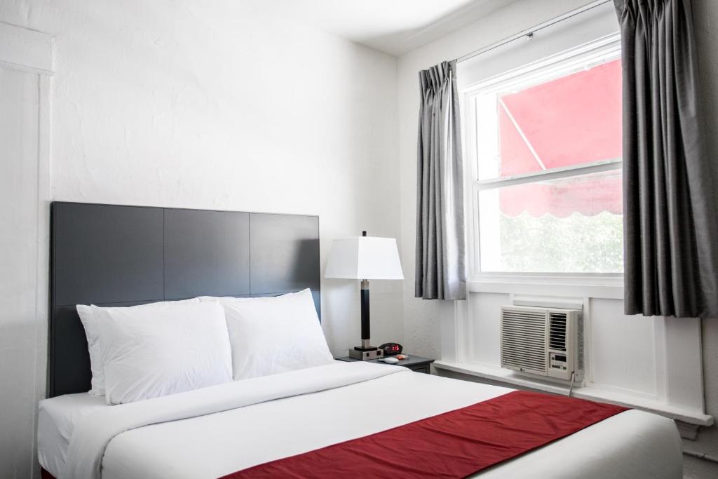 Queen Room with Shared Bathroom