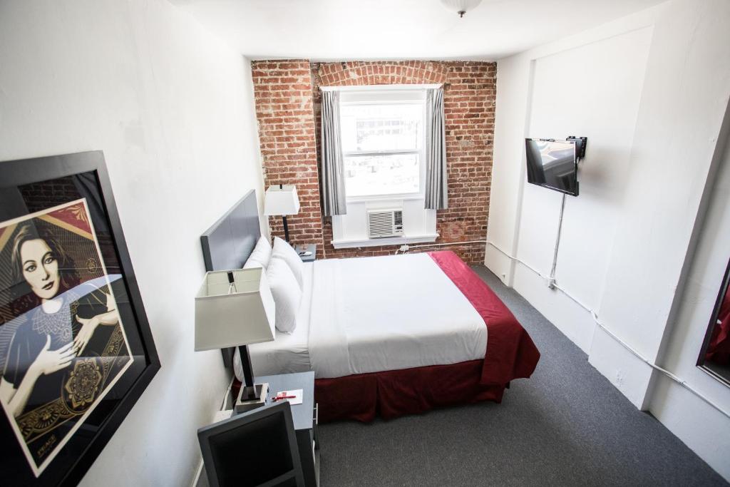 Queen Room with Shared Bathroom