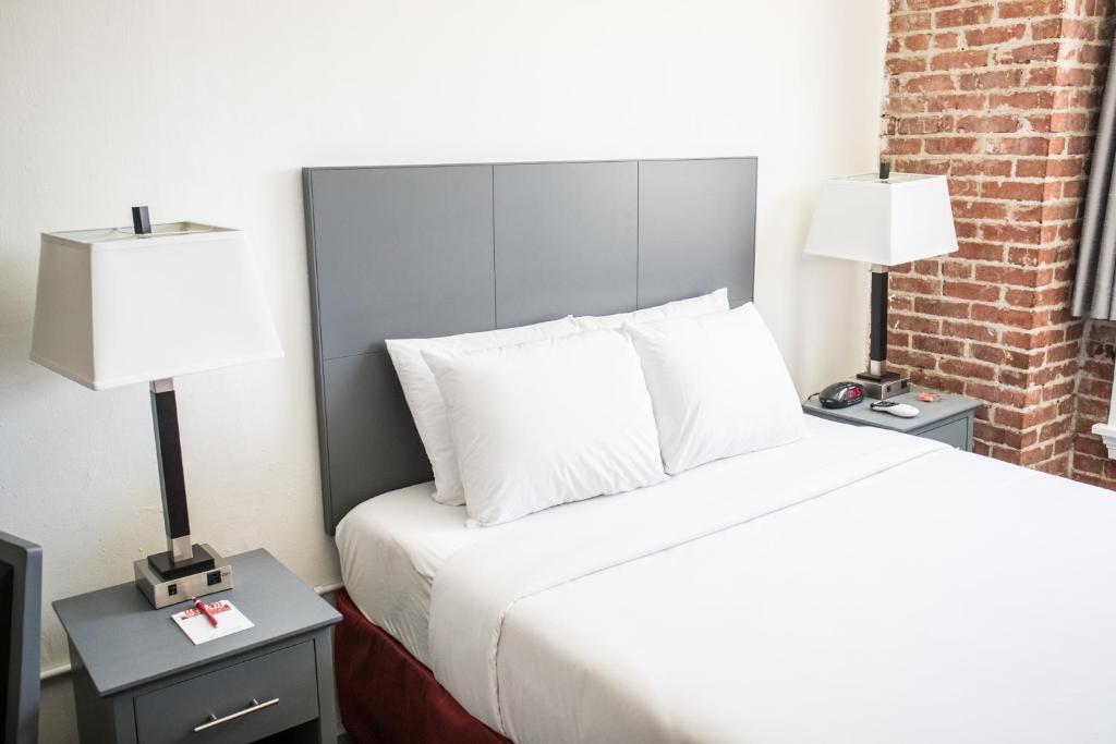 Queen Room with Shared Bathroom