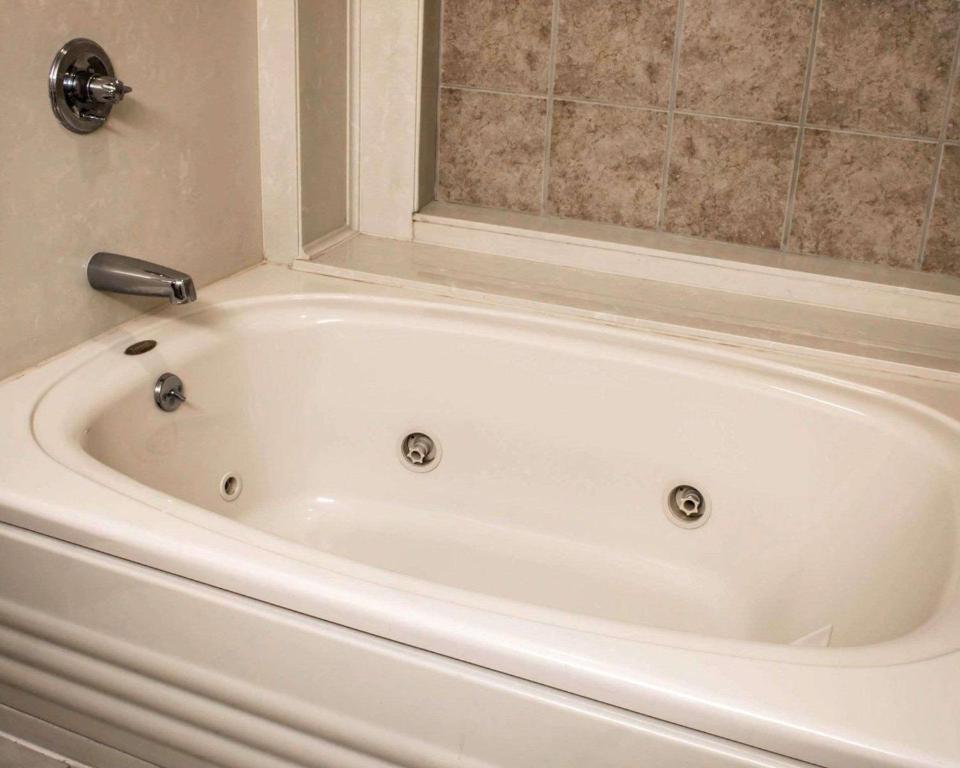 Queen Room with Two Queen Beds – Non-Smoking