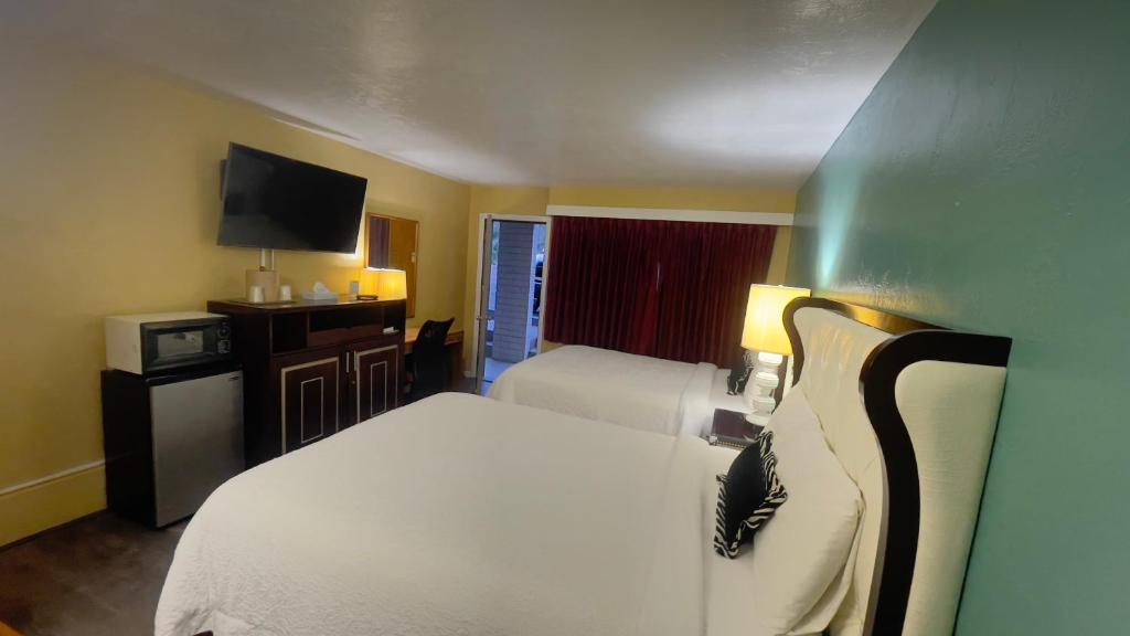 Deluxe Double or Twin Room with Mountain View