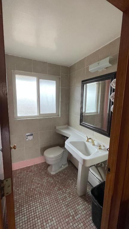 Deluxe Double or Twin Room with Mountain View