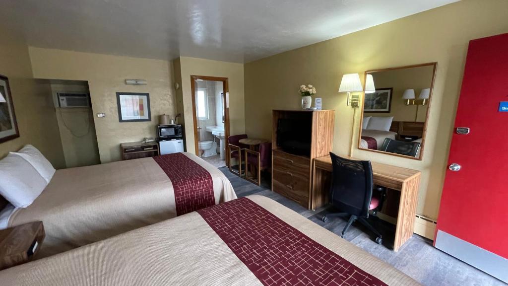 Deluxe Double or Twin Room with Mountain View