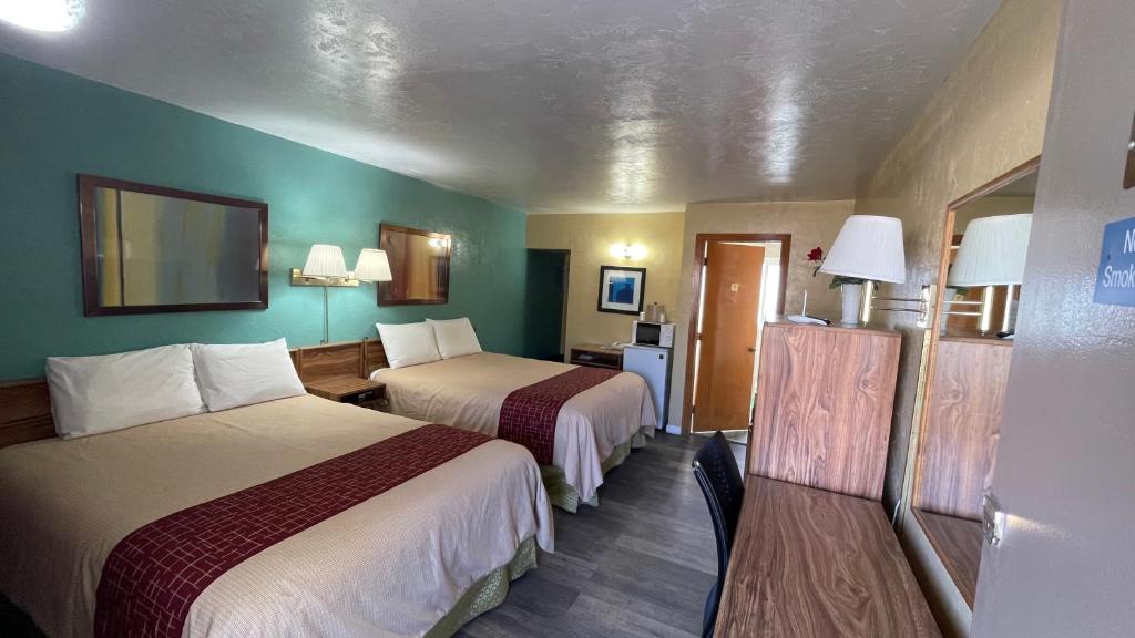 Deluxe Double or Twin Room with Mountain View