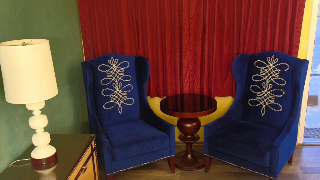 Family Room with Mountain View