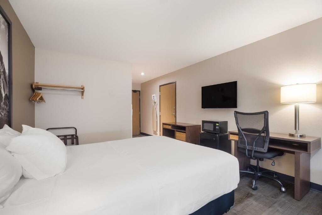 Queen Room – Disability Access – Non-Smoking