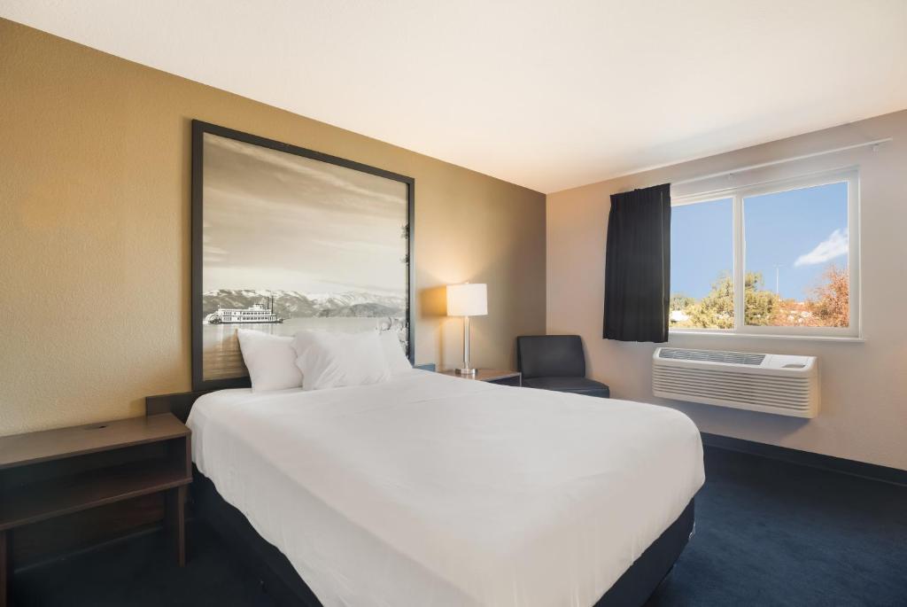 Queen Room – Non-Smoking