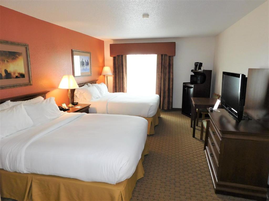 Queen Room with Two Queen Beds – Mobility AccessNon-Smoking