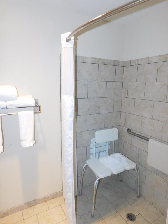 Queen Room with Two Queen Beds – Mobility AccessNon-Smoking