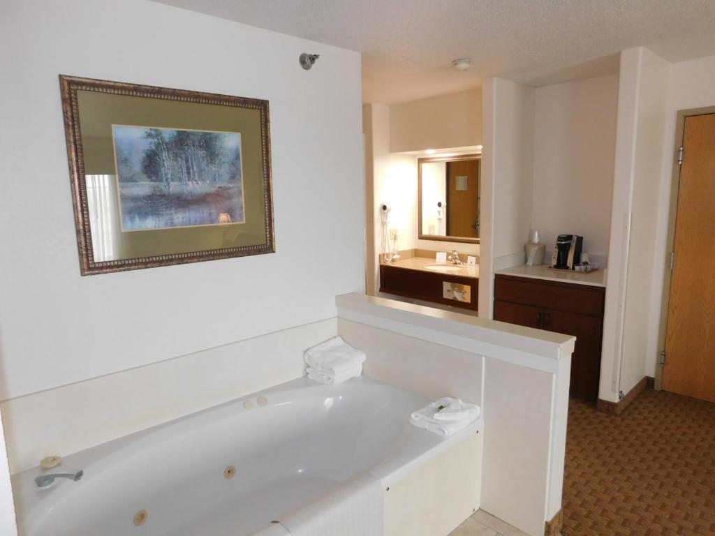 Superior King Suite – Non-Smoking