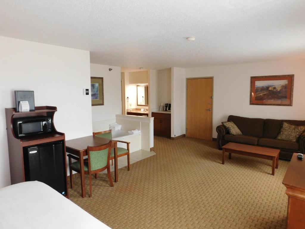 Superior King Suite – Non-Smoking