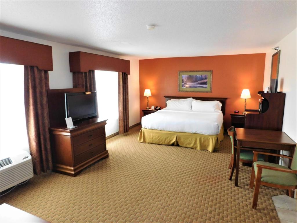 Superior King Suite – Non-Smoking