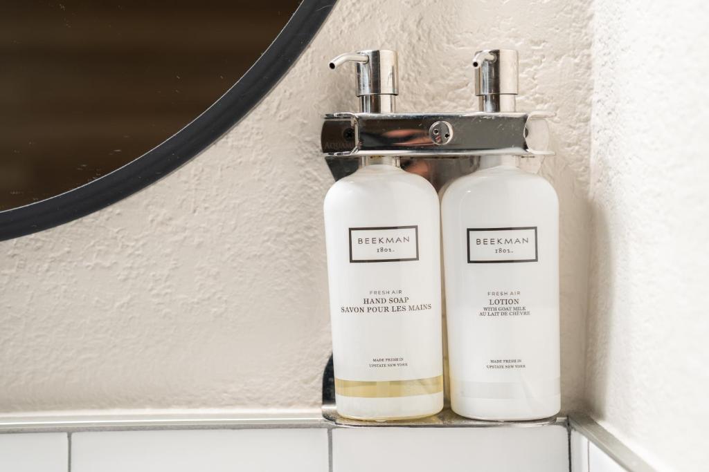 Bed in 6-Bed Female Dormitory Room – Private Bathroom