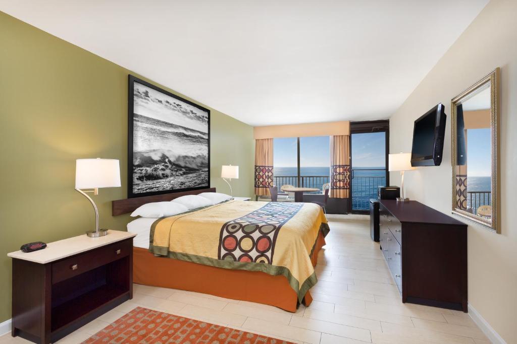 King Suite- Non-Smoking – Oceanfront
