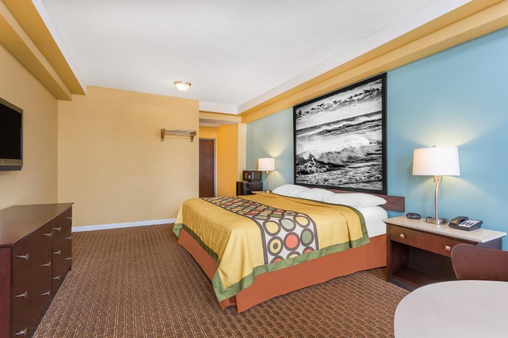 Superior King Room – Non-Smoking – Oceanfront