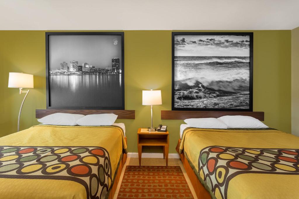 Superior Room with Two Queen Beds – Non-Smoking – Oceanfront