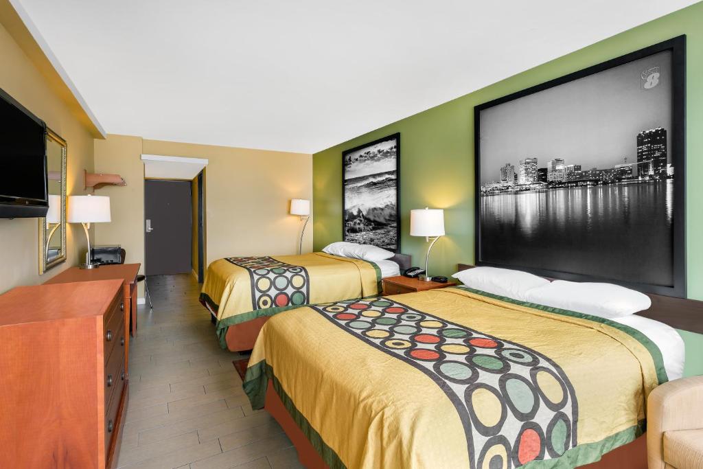 Superior Room with Two Queen Beds – Non-Smoking – Oceanfront