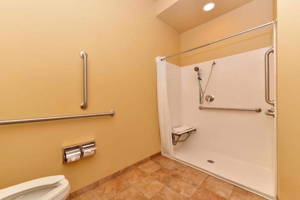 Suite with Whirlpool – Disability Access