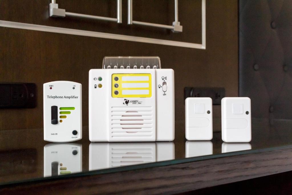 Classic Queen Mobility- and Hearing-Accessible Guest Room With Roll-In Shower