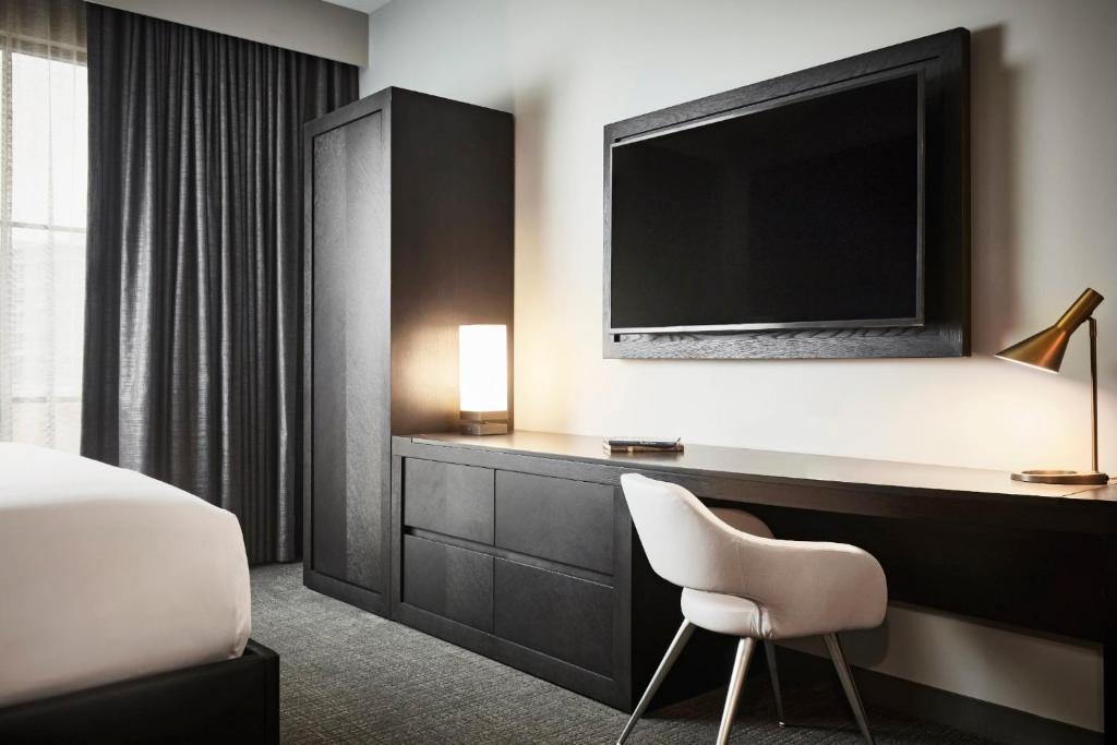 Archer King Hearing-Accessible Suite