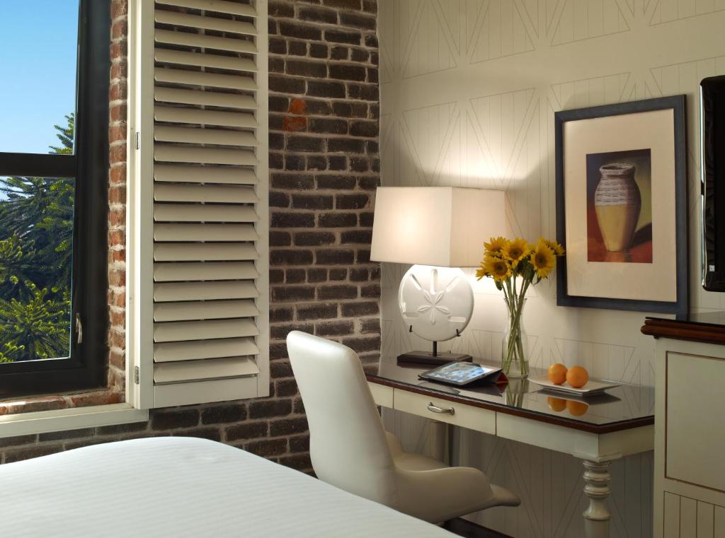 Deluxe Queen Room with Two Queen Beds