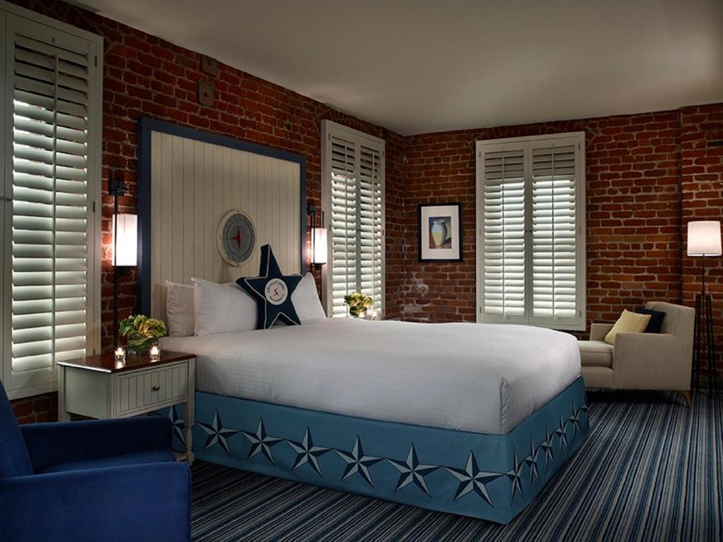 One-Bedroom Suite – King Bed